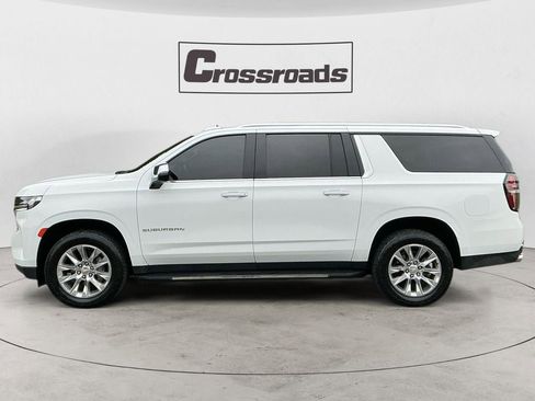 Used 2022 Chevrolet Suburban Premier image 2