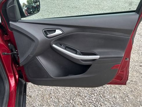 Used 2014 Ford Focus SE w/ Equipment Group 201A FWD image 20