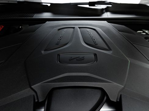 Certified 2024 Porsche Cayenne AWD/4WD image 41