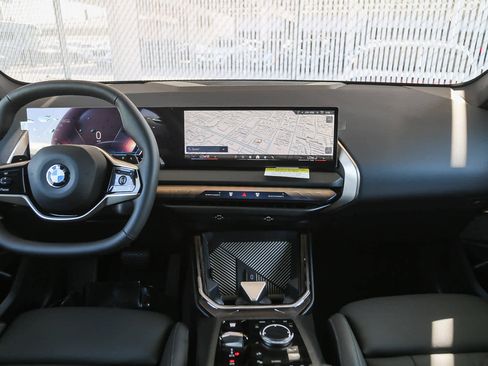 Used 2025 BMW X3 xDrive30i w/ Convenience Package image 9