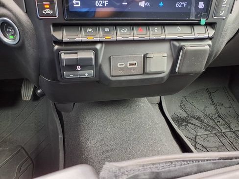 Used 2024 Chevrolet Silverado 1500 Custom Trail Boss w/ LPO, Dark Essentials Package AWD/4WD image 28