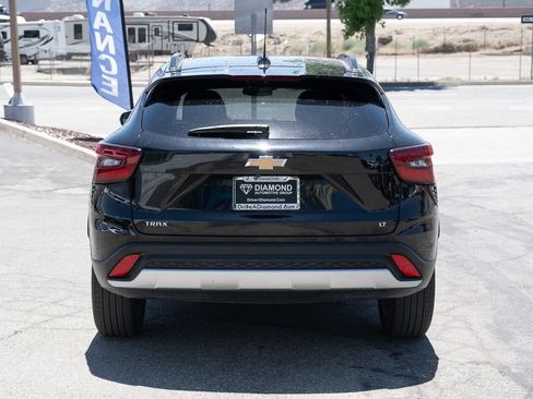 Used 2025 Chevrolet Trax LT FWD image 6
