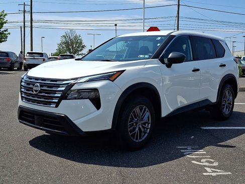Used 2024 Nissan Rogue S AWD/4WD image 3
