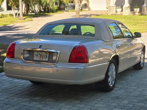 Used 2003 Lincoln Town Car Cartier image 35
