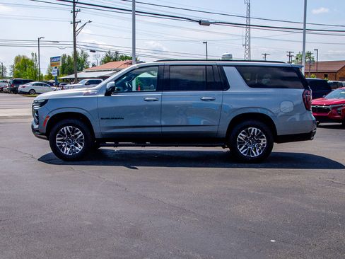 Used 2025 Chevrolet Suburban Z71 image 4