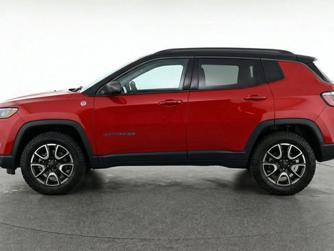 Used 2025 Jeep Compass Trailhawk AWD/4WD image 5