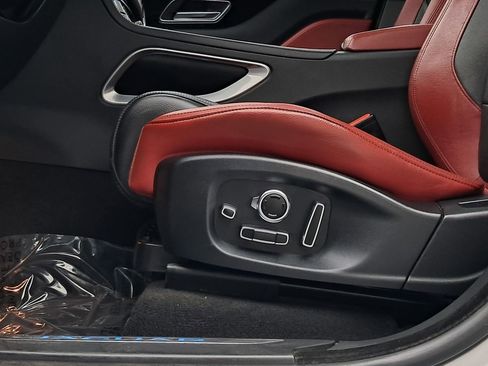 Used 2019 Jaguar F-PACE S image 9