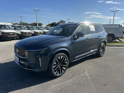 Used 2025 Volvo XC90 B6 Plus image 5