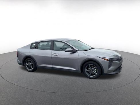 Used 2025 Kia K4 FWD image 2