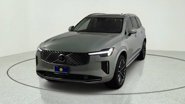New 2026 Volvo XC90 T8 Plus AWD/4WD image 2