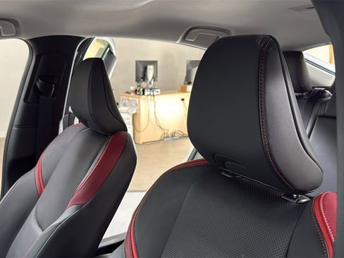 Certified 2025 Toyota Prius Plug-In Hybrid image 13