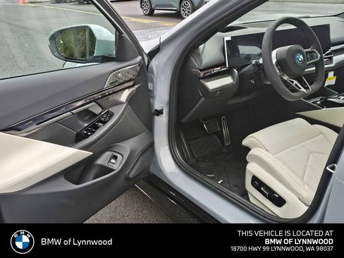 New 2026 BMW 550e xDrive AWD/4WD image 19