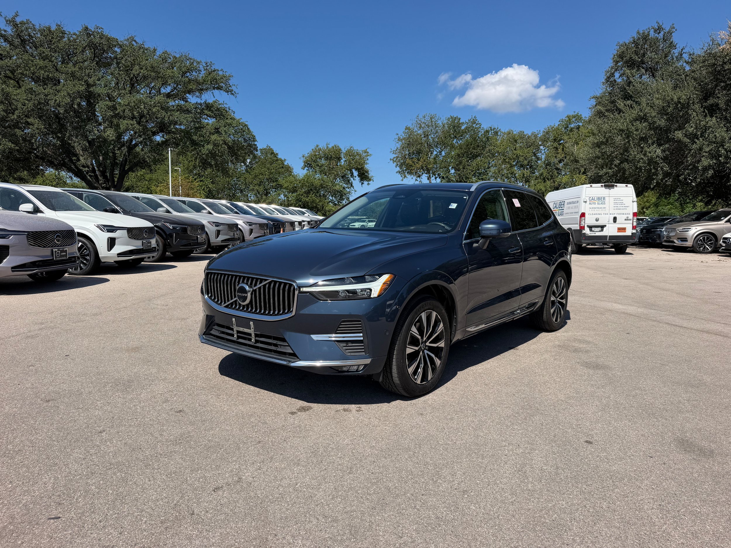Used 2023 Volvo XC60 B5 Plus FWD image 2