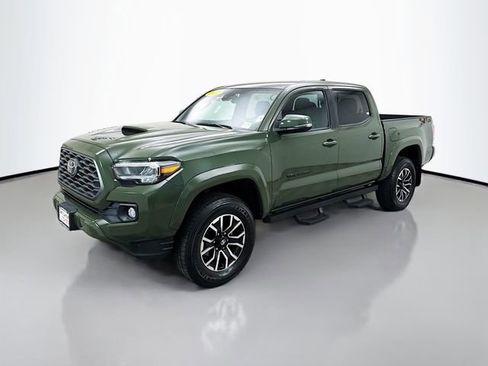 Used 2022 Toyota Tacoma TRD Sport image 3