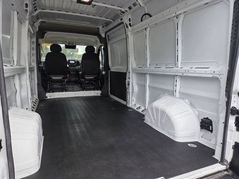 Used 2024 RAM ProMaster 2500 w/ Convenience Group FWD image 21