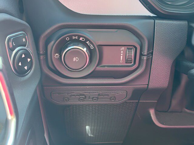 Used 2024 Jeep Wrangler Unlimited Sahara AWD/4WD image 14