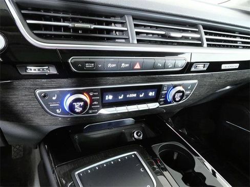 Used 2017 Audi Q7 3.0T Prestige w/ Prestige Package image 19
