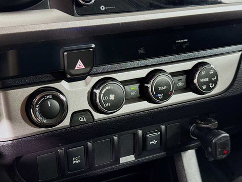 Used 2020 Toyota Tacoma SR5 AWD/4WD image 16