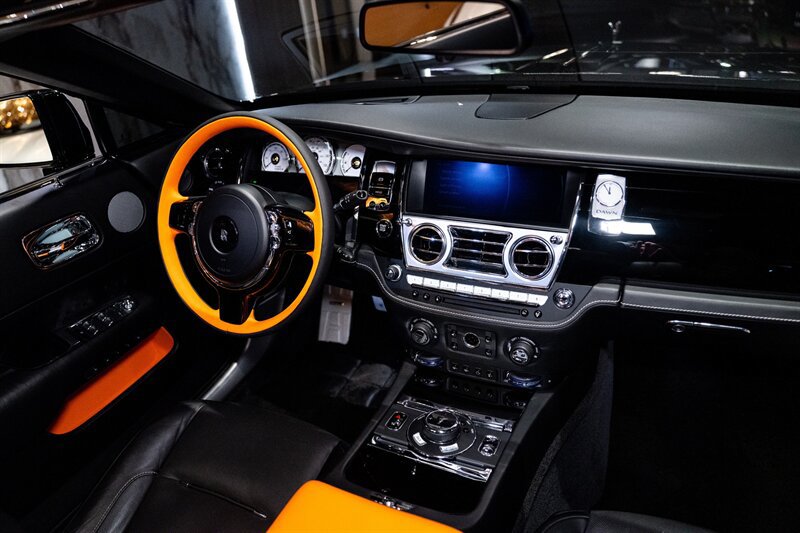 Used 2019 Rolls-Royce Dawn RWD image 12