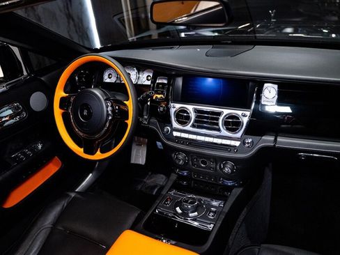 Used 2019 Rolls-Royce Dawn RWD image 12