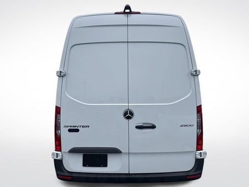 Used 2025 Mercedes-Benz Sprinter 2500 image 4