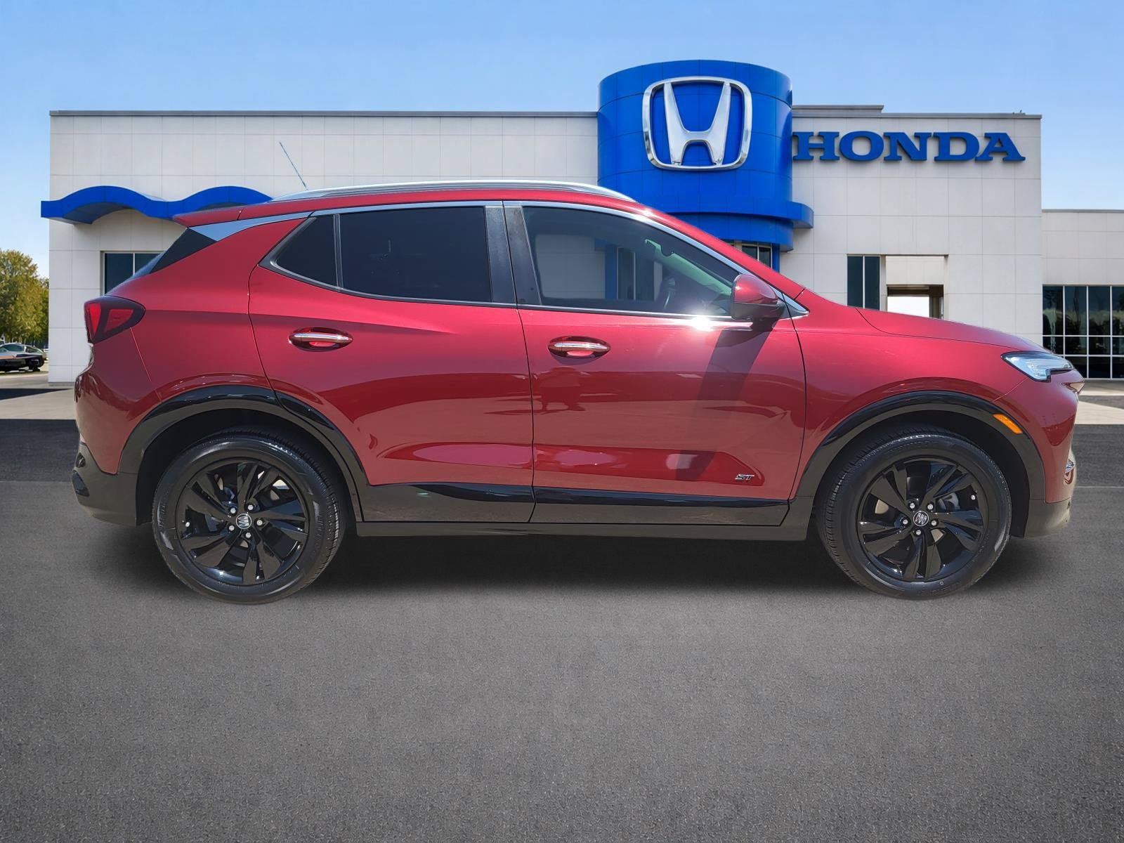 Used 2025 Buick Encore GX Sport Touring w/ Advanced Technology Package FWD image 4