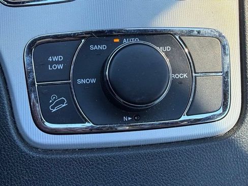 Used 2018 Jeep Grand Cherokee Limited AWD/4WD image 23