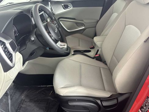 Used 2023 Kia Soul LX FWD image 8