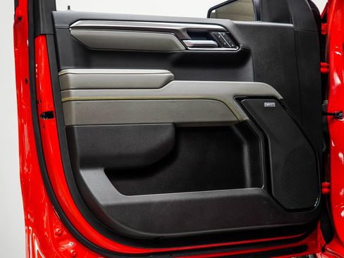 Used 2025 Chevrolet Silverado 1500 ZR2 w/ Technology Package image 38