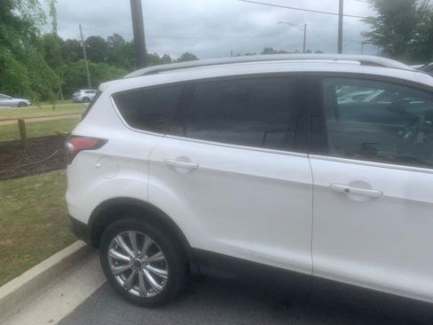 Used 2017 Ford Escape Titanium FWD image 4