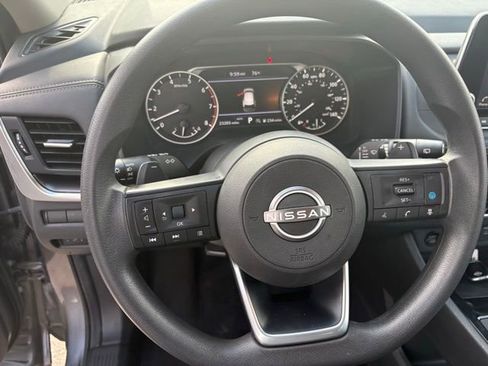 Used 2024 Nissan Rogue SV image 12
