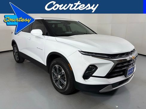 Used 2025 Chevrolet Blazer LT image 1