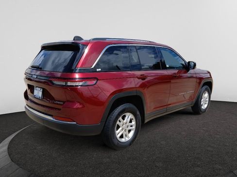 Used 2023 Jeep Grand Cherokee Laredo RWD image 7