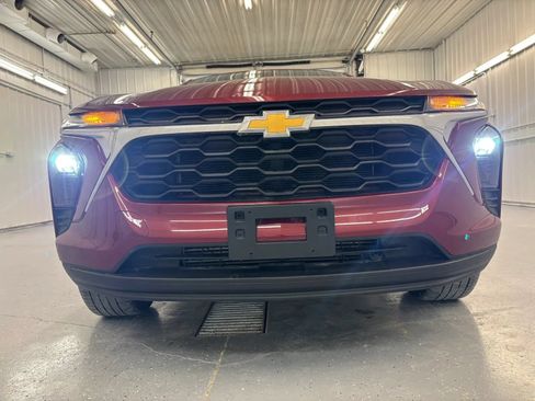Used 2024 Chevrolet Trax LS w/ LS Convenience Package FWD image 11