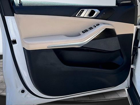 Used 2021 BMW X5 xDrive40i w/ Premium Package image 19