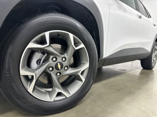 Used 2025 Chevrolet Trax LT w/ LT Convenience Package FWD image 28