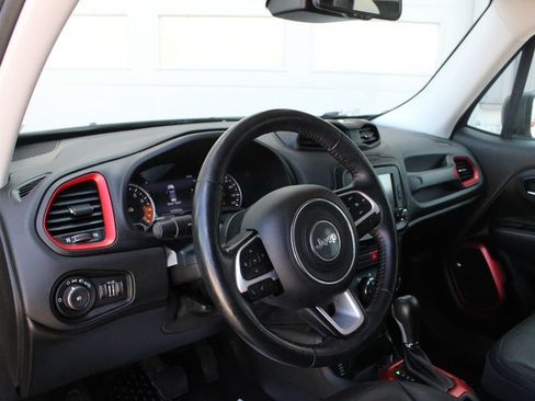 Used 2016 Jeep Renegade Trailhawk w/ Premium Trailhawk Package AWD/4WD image 2