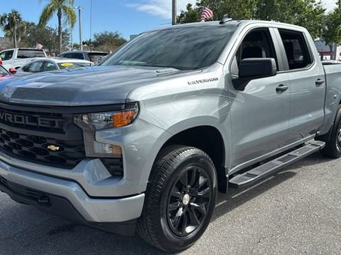 Used 2025 Chevrolet Silverado 1500 Custom image 3