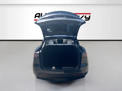 Used 2024 Tesla Model Y Long Range RWD image 26