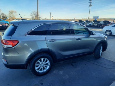 Used 2016 Kia Sorento L FWD image 3