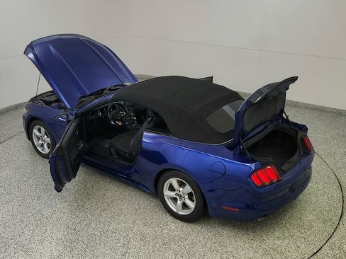 Used 2016 Ford Mustang Convertible RWD image 18