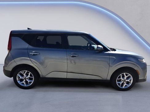 Used 2022 Kia Soul LX w/ Technology Package FWD image 7