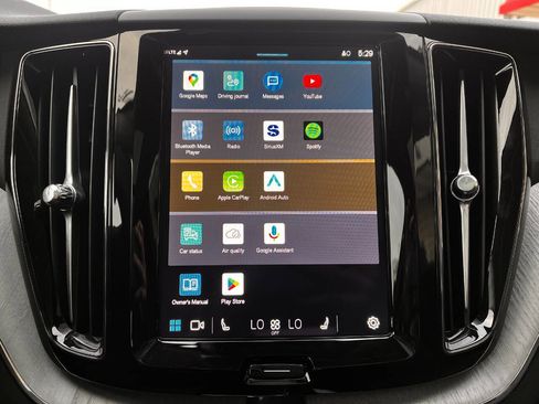 Used 2025 Volvo XC60 B5 Plus image 14