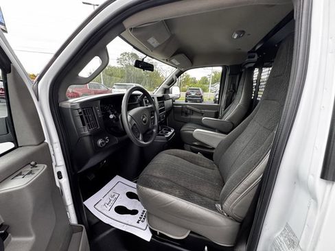 Used 2023 Chevrolet Express 2500 w/ Driver Convenience Package image 6