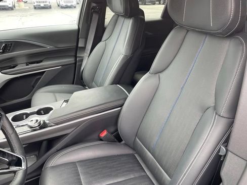 Used 2025 Cadillac Lyriq Luxury w/ LPO, Floor Liner Package AWD/4WD image 11