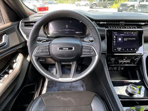Used 2023 Jeep Grand Cherokee Altitude AWD/4WD image 16