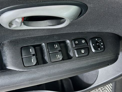 Used 2016 Kia Soul + FWD image 15