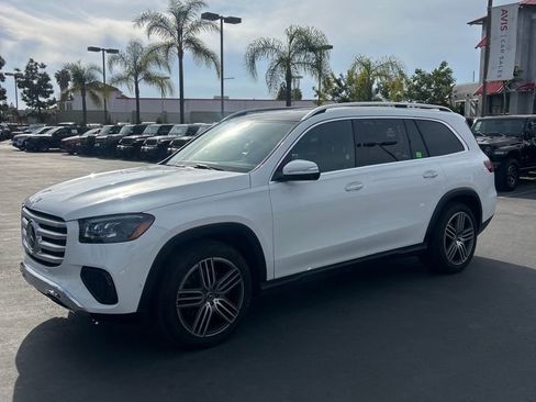 Used 2025 Mercedes-Benz GLS 450 4MATIC image 1