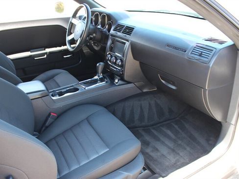 Used 2010 Dodge Challenger R/T RWD image 12