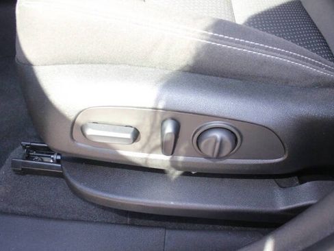 Used 2023 GMC Terrain SLE w/ Driver Convenience Package image 19